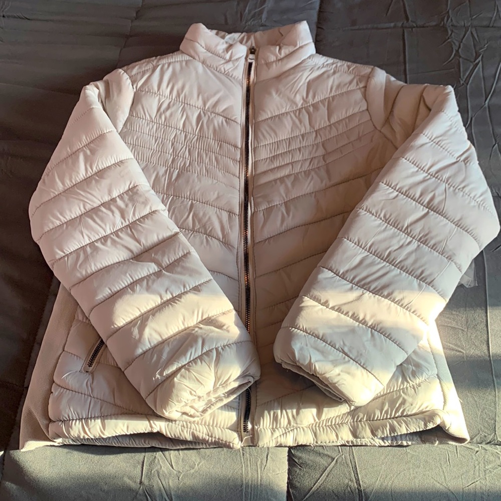 NWT women’s jacket. Light silver/cream. Water resistant, with faux fur lining.